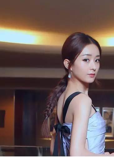 一直单身的赵丽颖 却梳遍了所有约会的少女发型
