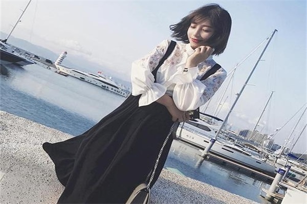 背带裙搭配什么上衣