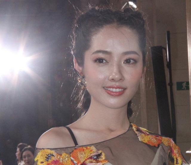 黑长直戏路窄?郭碧婷分分钟打你脸