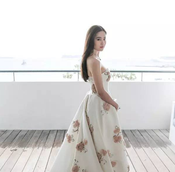 为啥刘亦菲从来不留刘海?原来原因都在这里