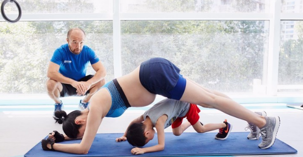 现在都流行带娃美瘦!李小璐的辣妈身材你确定不学学?