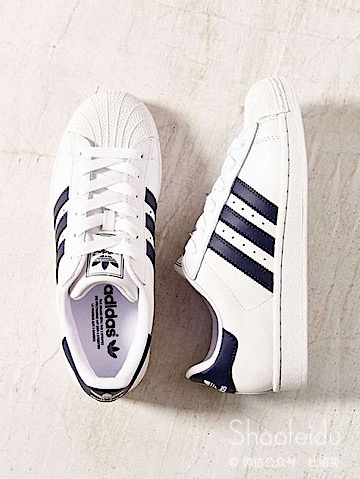  Sneaker Ь