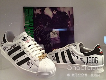  Sneaker Ь