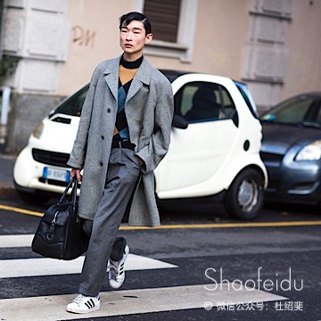  Sneaker Ь