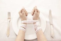 营养学家列出4种最危险女性节食习惯