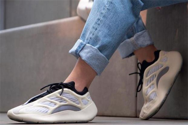 yeezy 700 v3ٶԱ Ҭ700v3ټ
