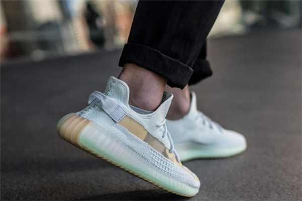 yeezy 350 v2 hyperspace ϽЧ