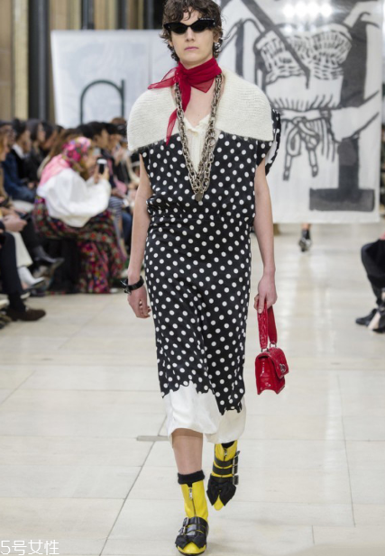 miumiu2018ﶬϵкÿ_Щʽ